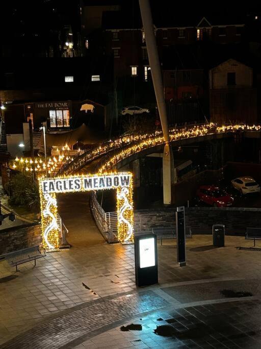 City Centre Apartment. Wrexham Esterno foto