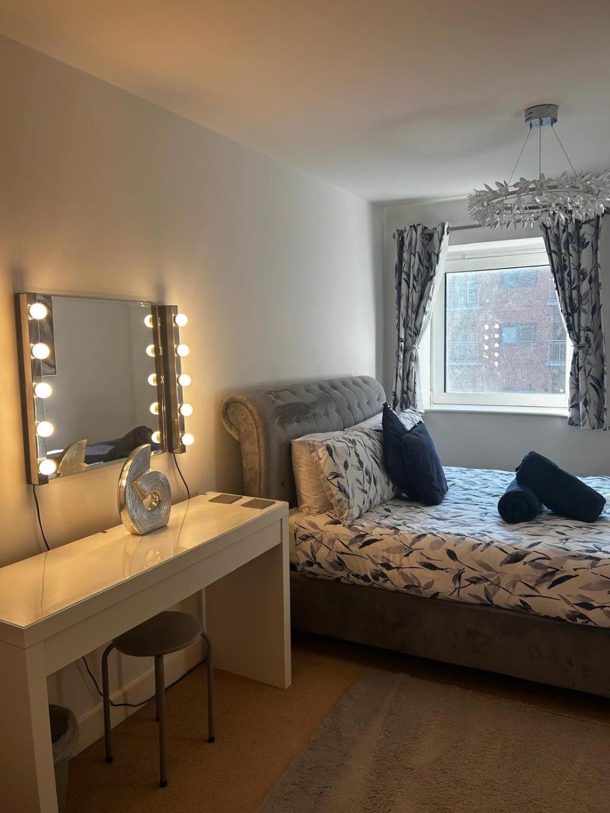 City Centre Apartment. Wrexham Esterno foto