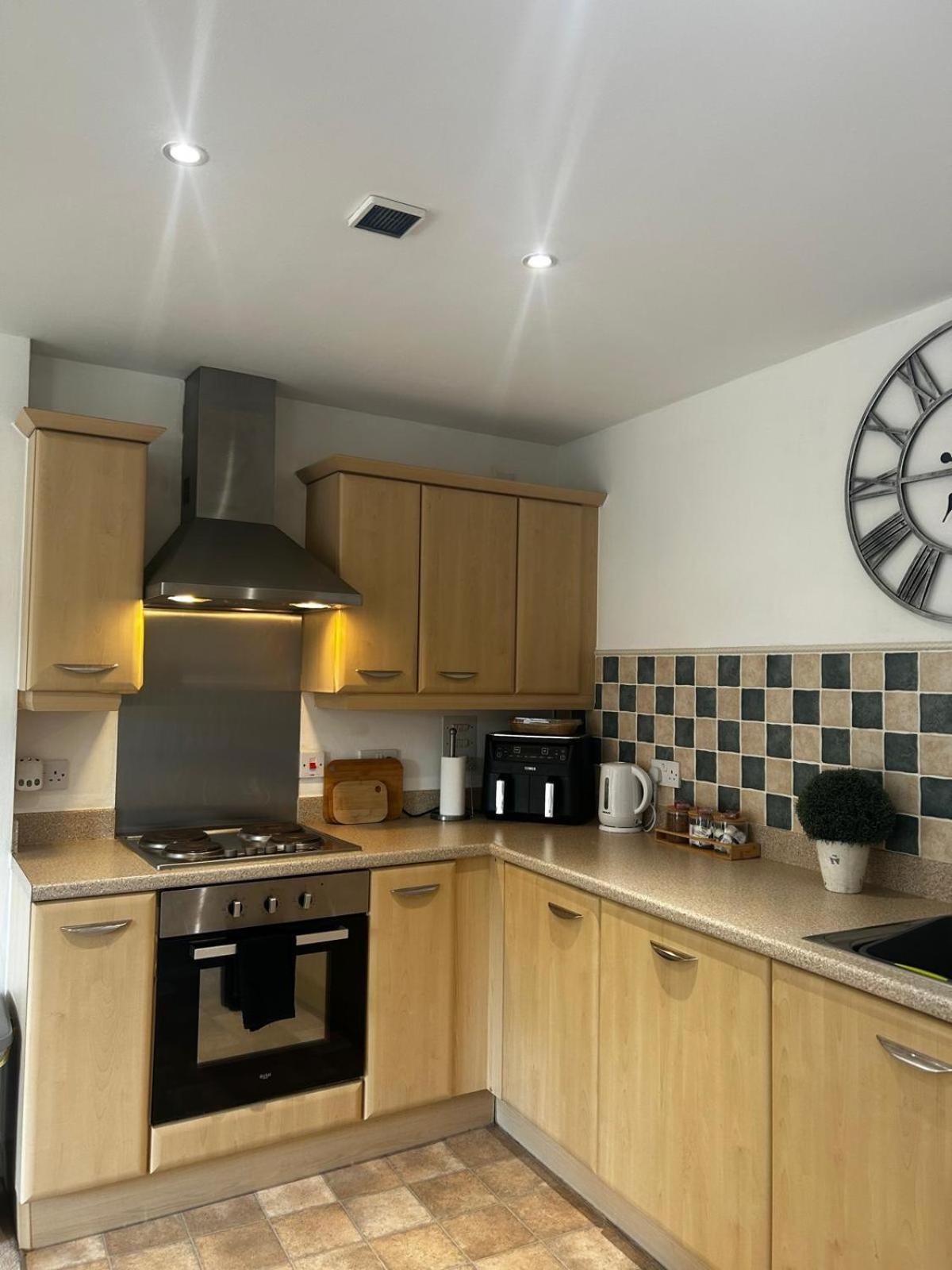 City Centre Apartment. Wrexham Esterno foto