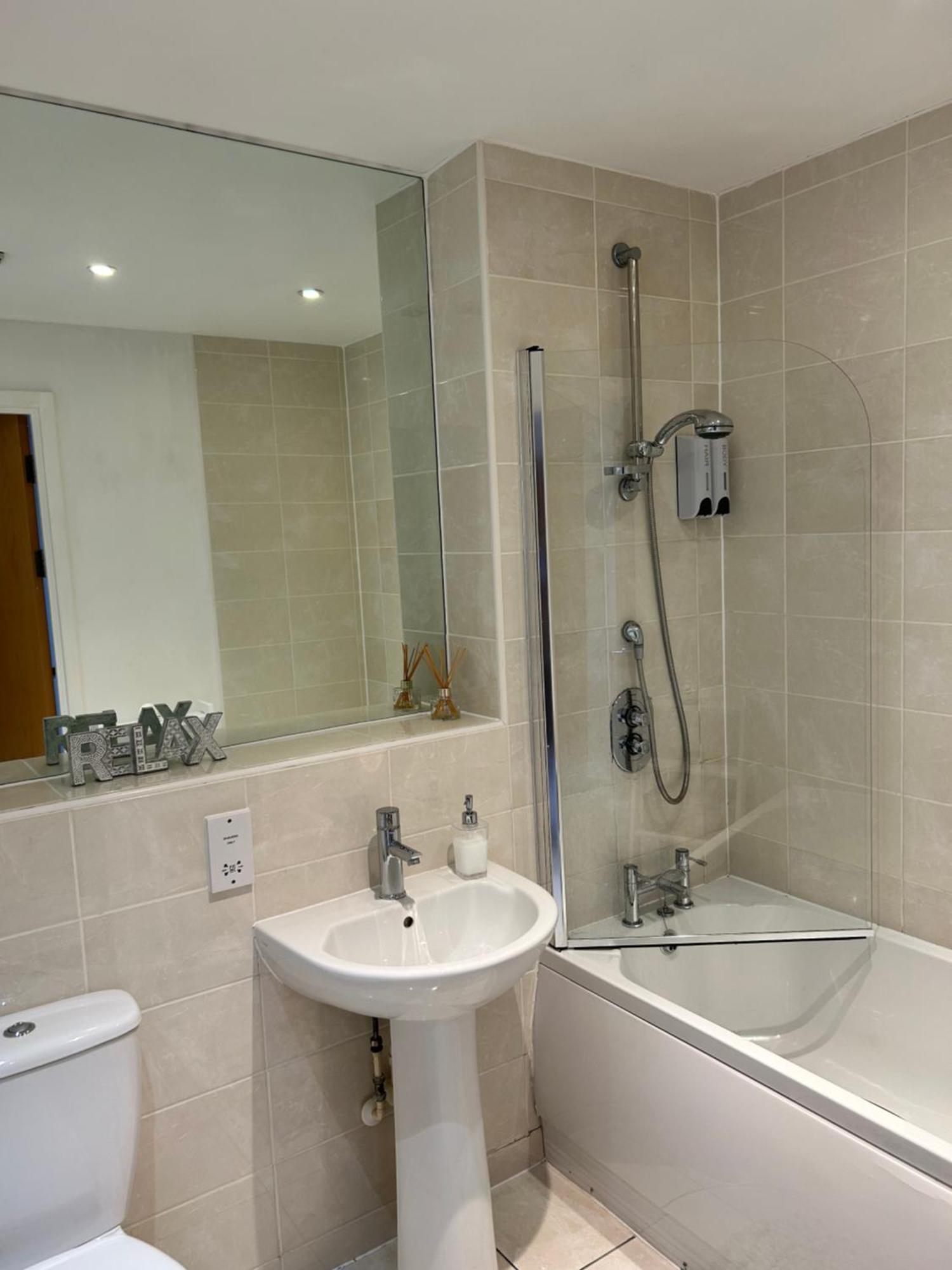 City Centre Apartment. Wrexham Esterno foto